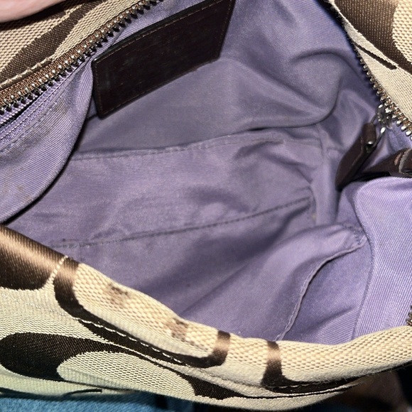 Coach purse! In Excellent used condition! π - Picture 9 of 16